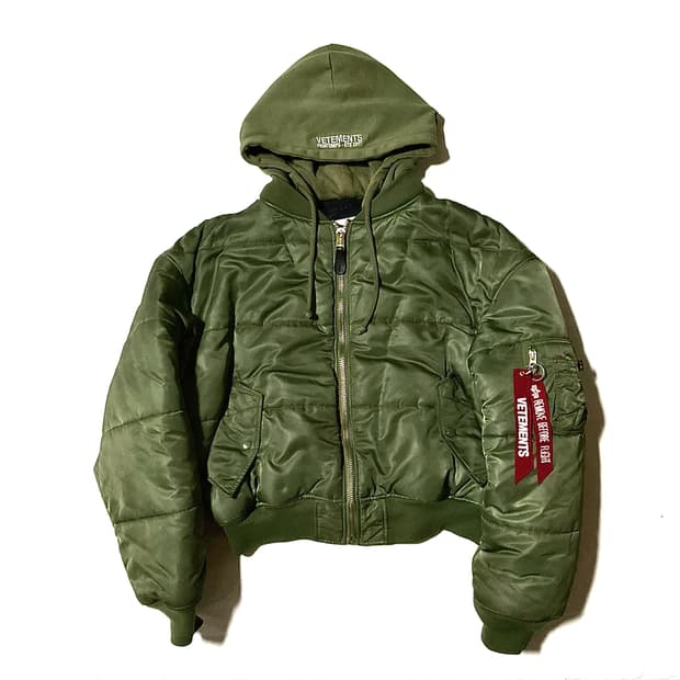 베트멍 AW17 리버시블 알파인더스트리 크롭 패디드 봄버 MA-1
