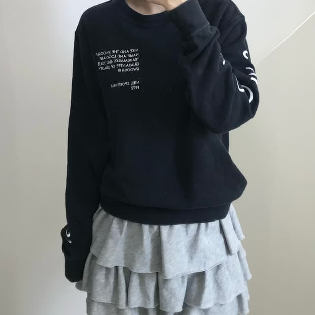 나이키 스우시 맨투맨