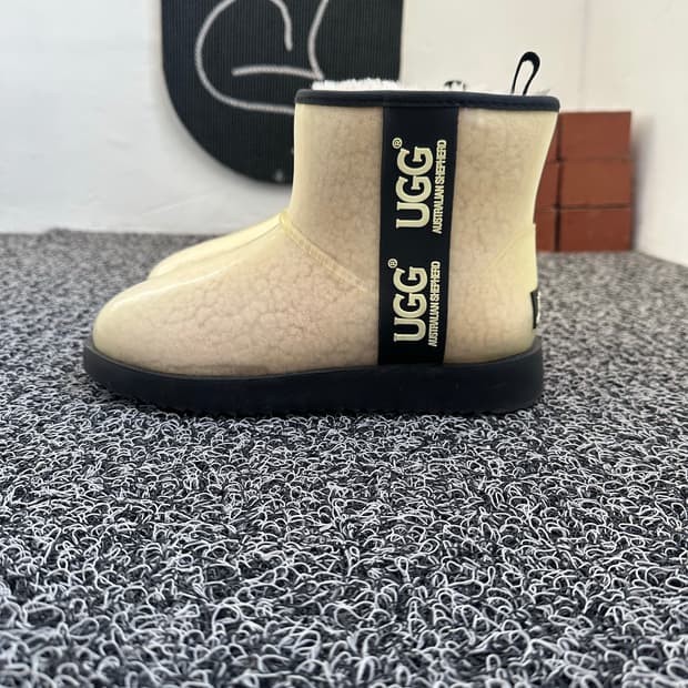 UGG 클리어 부츠 EU37/230