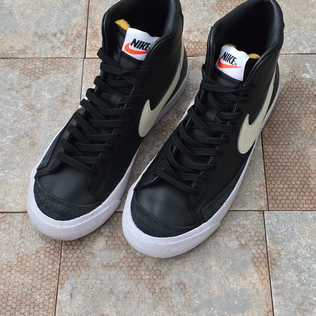 (240)나이키 블레이저 미드 77 빈티지 검흰