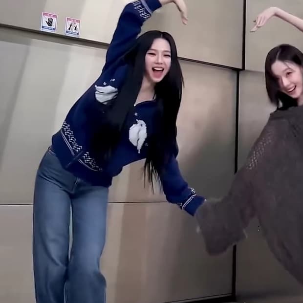 드파운드 헤비 자카드 니트 집업 코위찬 (카리나 착용)