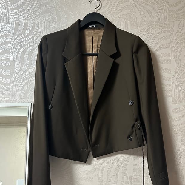 배드블러드 크롭 자켓