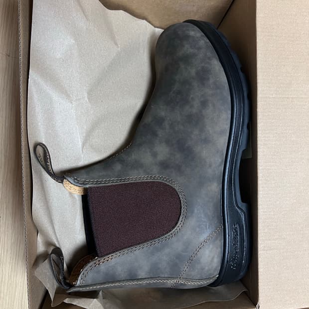 블런드스톤 585 러스틱 브라운 