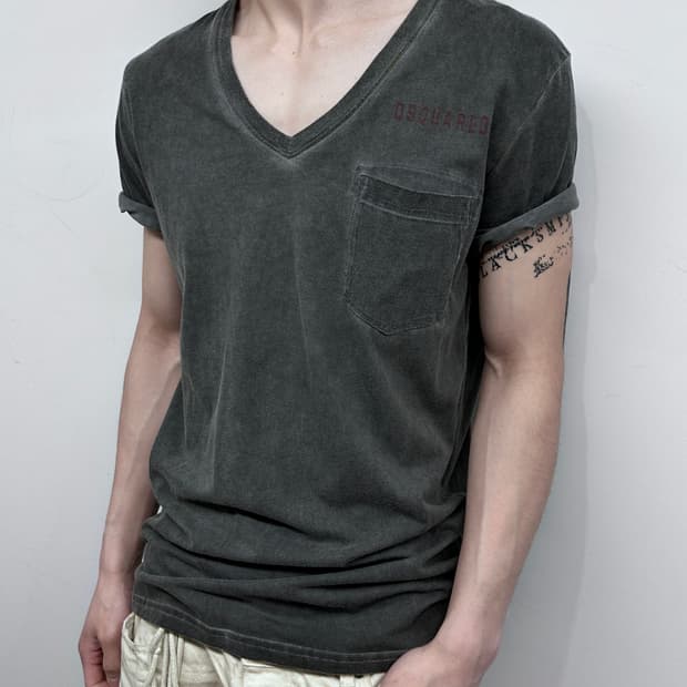 디스퀘어드2 피그먼트 워싱 포켓 티셔츠