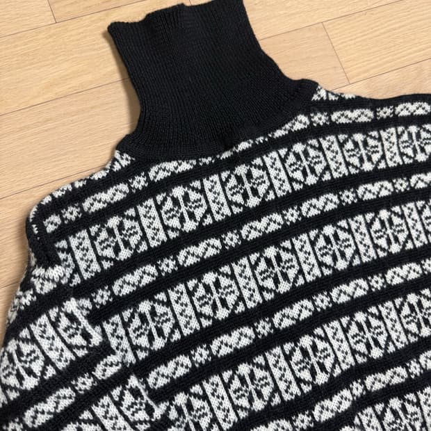 맥그리거 눈꽃 울 니트