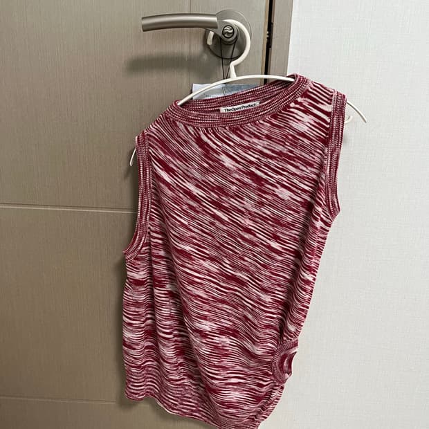 더오픈프로덕트 슬리브리스 니트