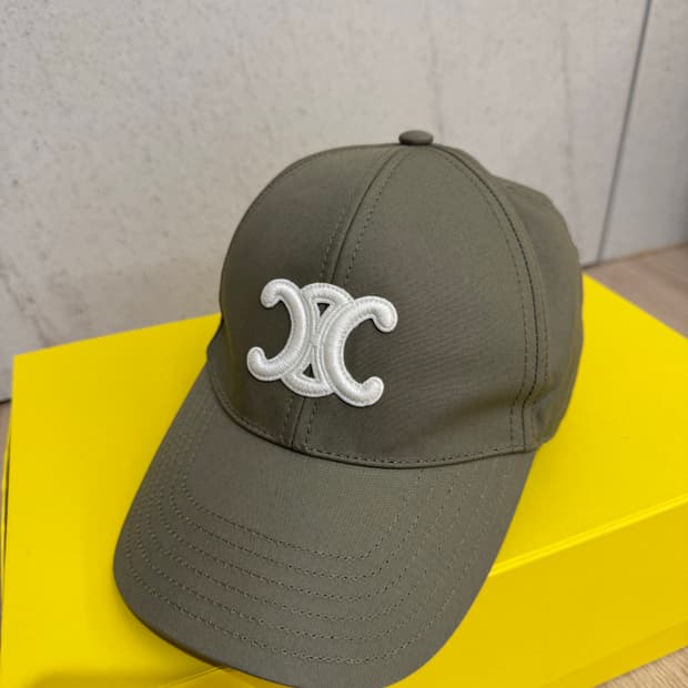 celine (새제품)정품 셀린느 트리옹프 베이스볼 캡 카키 S