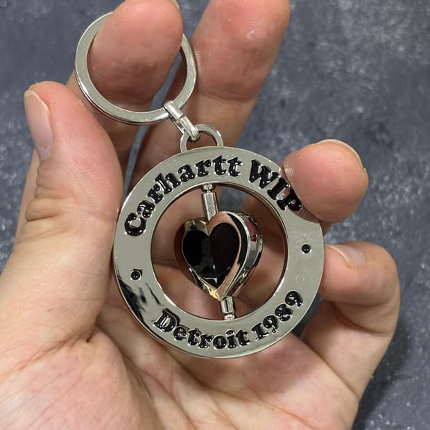 칼하트 / WIP 모달리티 키체인 하트 스틸 키링 열쇠고리