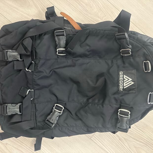 그레고리 데이앤하프 블랙 백팩 가방