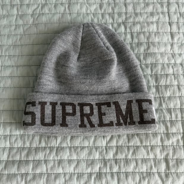 슈프림 뉴에라 바시티 비니 그레이