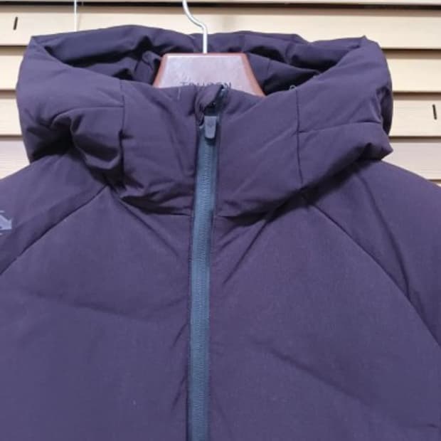 데상트 와인미디패딩 90 M사이즈