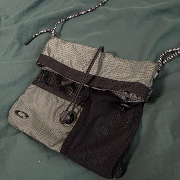 오클리 크로스미니백