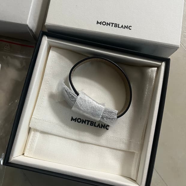 새상품)몽블랑 로고 레더 팔찌 블랙 풀박스