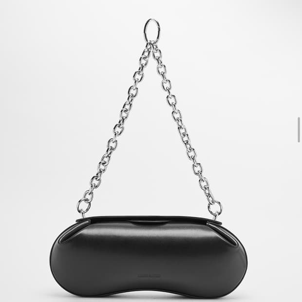 (1회착용) 카림라시드 쿠시백 소가죽 체인 숄더백