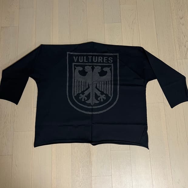 VULTURES 블랙 롱 슬리브