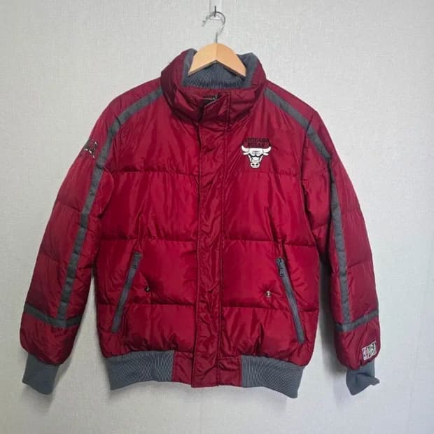 시카고 불스 NBA 덕다운 패딩 점퍼 버건디 사이즈 100