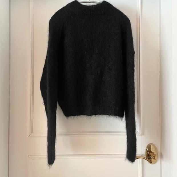 COS 블랙 모헤어 니트 스웨터