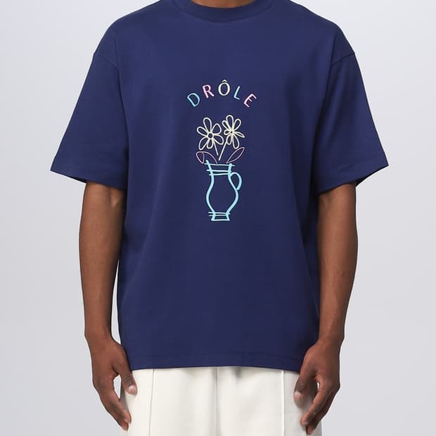 드롤드 무슈 플라워 자수 로고 티셔츠