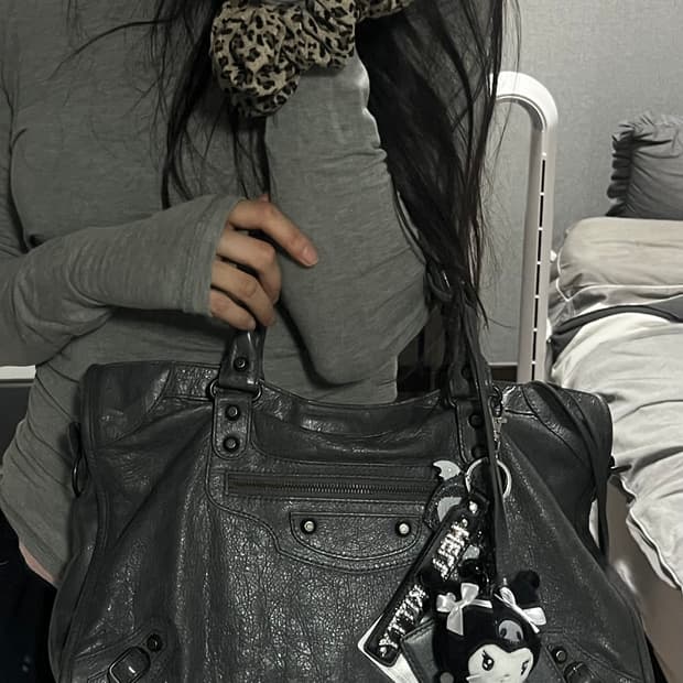 발렌시아가 모터백 미디움 다크그레이 