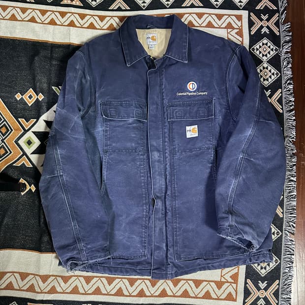 칼하트 FR 데님 워크 자켓 콜로니얼 파이프라인 컴퍼니