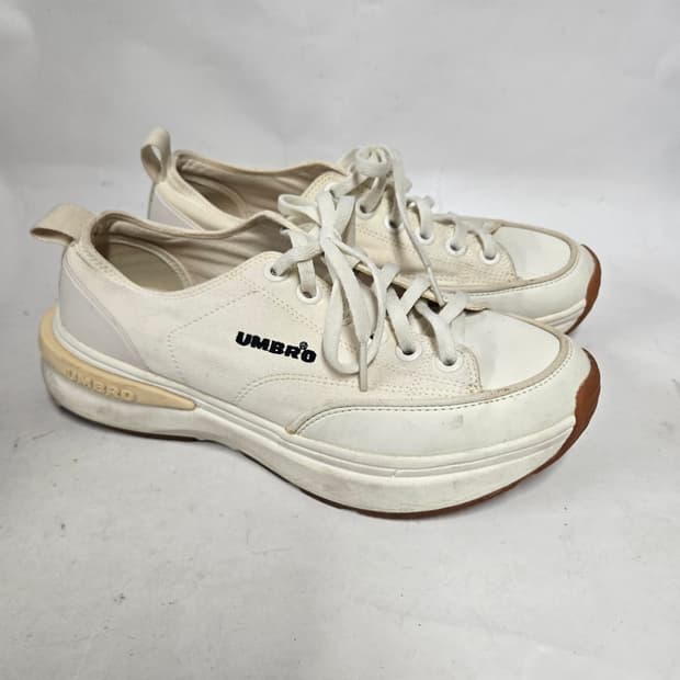 엄브로 흰색 운동화 250mm