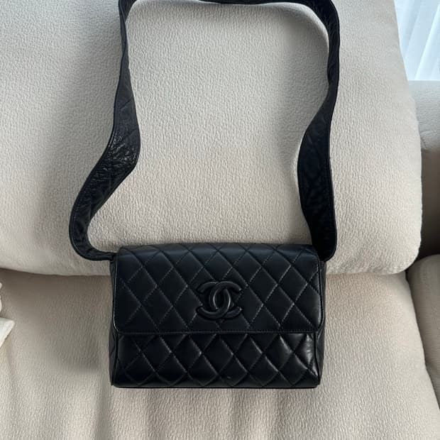 CHANEL 샤넬 빈티지 퀼팅 레더 크로스백