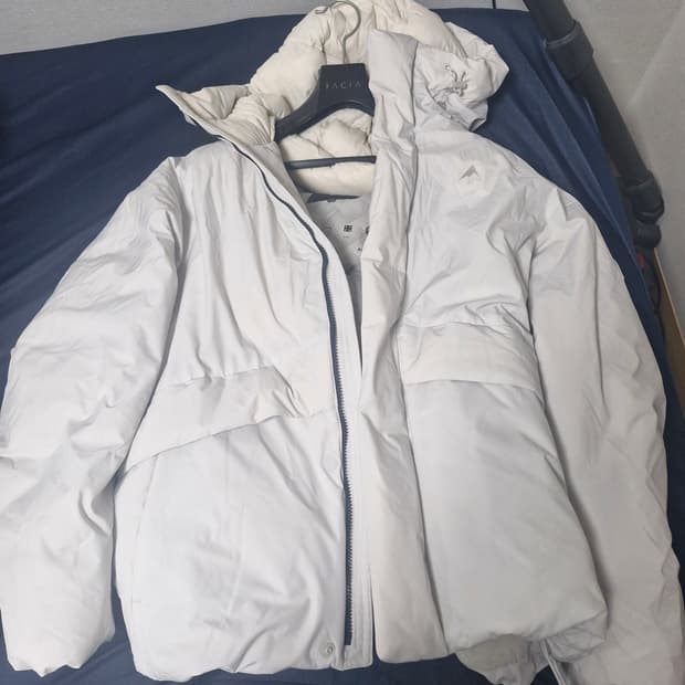 네파 남성  에어그램 써모 후디 다운 자켓아이보리 100사이즈