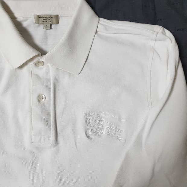 버버리 폴로 긴팔티 