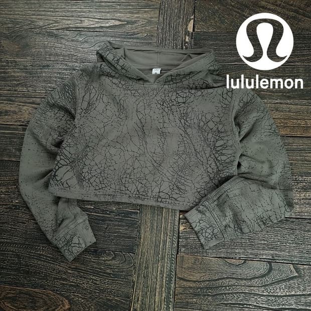 [룰루레몬] 크랙 패턴 크롭 후드티 M19685