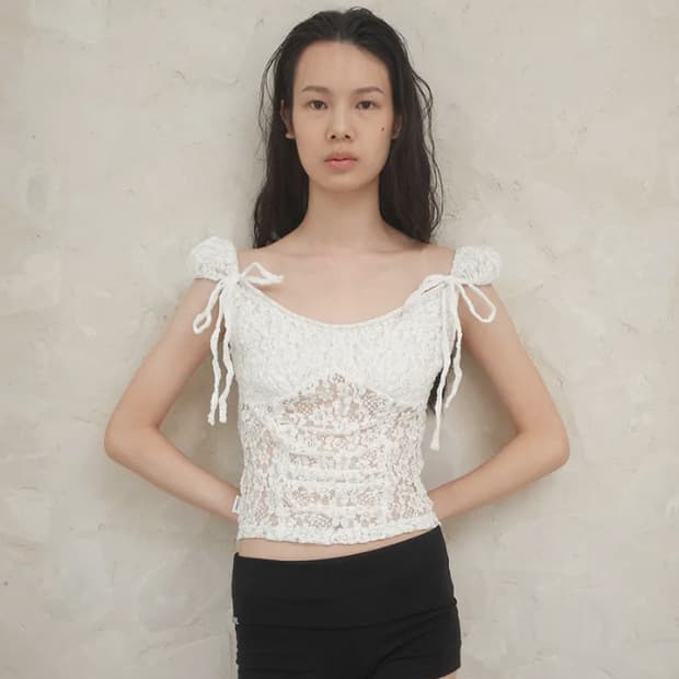 Cerric Lace crease shirring half top