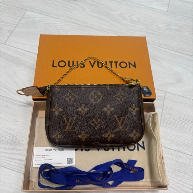 루이비통 미니 포쉐트 악세수아