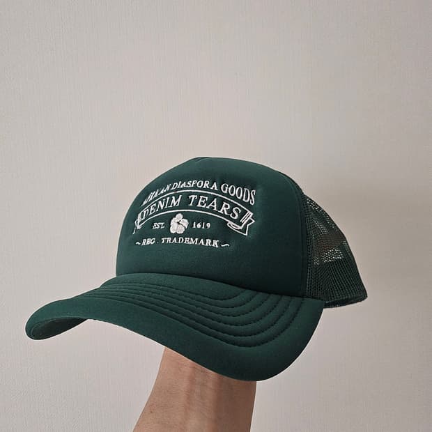 데님티어스 Denim Tears 메쉬 트러커캡
