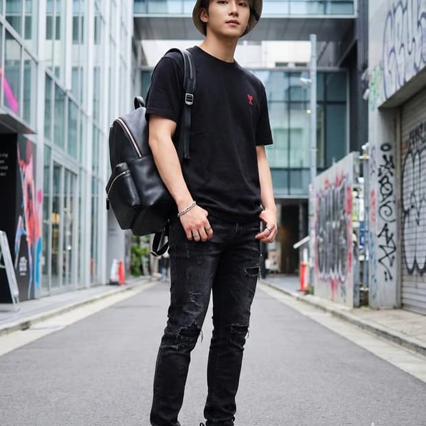 AMI 아미 스몰 하트 로고 반팔 티셔츠 블랙