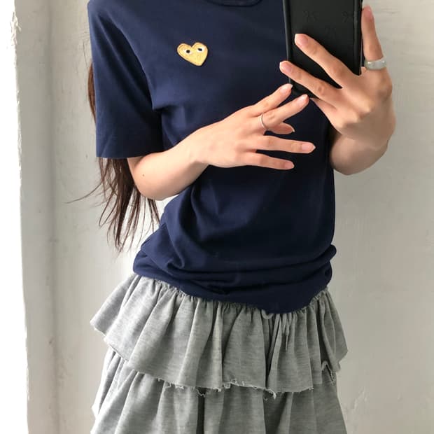 COMMEdesGARCONS 꼼데가르송 네이비컬러 옐로우 와펜 티셔츠