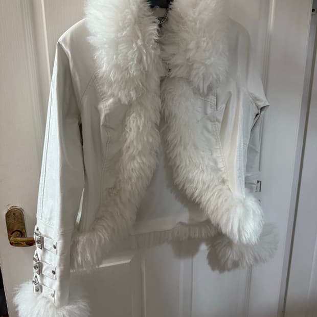 돌스킬 화이트 세미레더 퍼자켓 미디움 