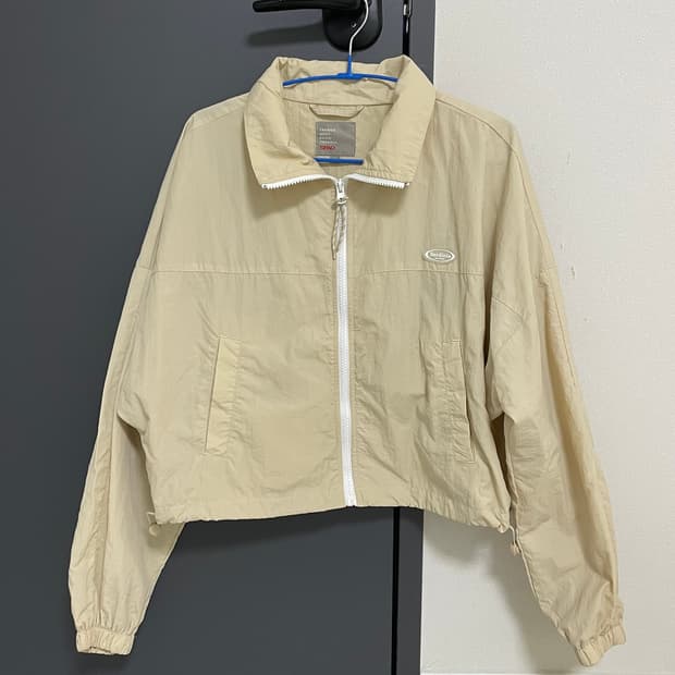 스파오 spao 크롭 윈드브레이커 바람막이