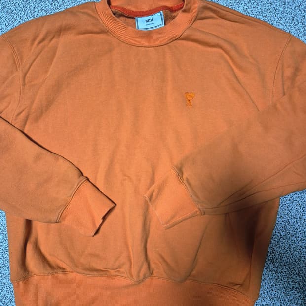 아미 오렌지 맨투맨