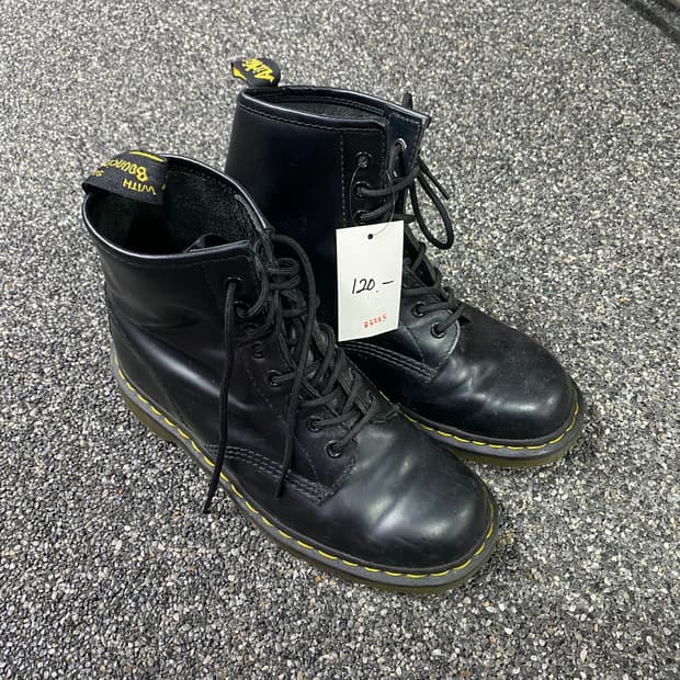 닥터마틴 1460 8홀 부츠 B3235