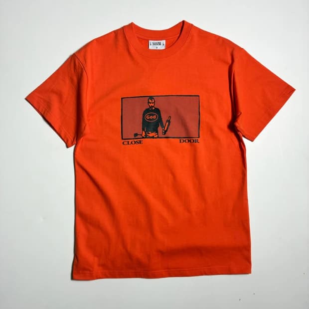 클로즈도어 일러스트 그래픽 오렌지 GOD 반팔 티셔츠 R2951