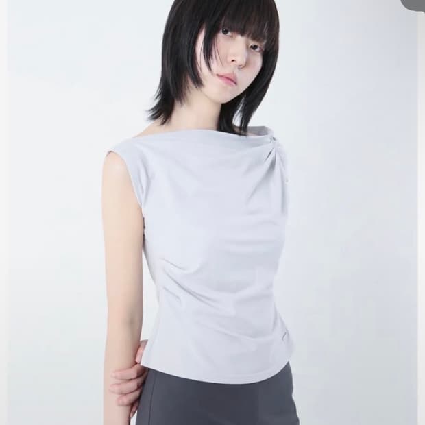 미세키서울 slanted sleeveless