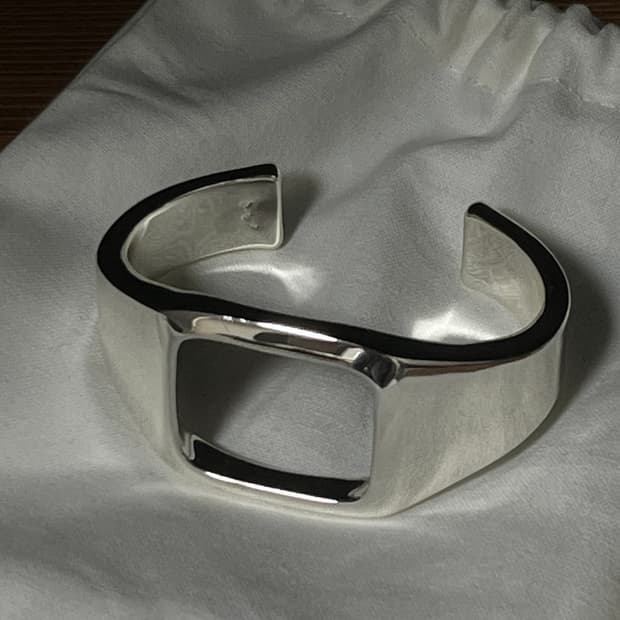 [COS/아뜰리에] 코스 스퀘어 뱅글 팔찌