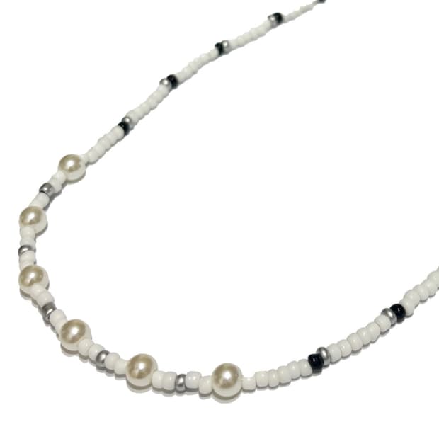 BEST PICK✨)  Ellavo white beads necklace