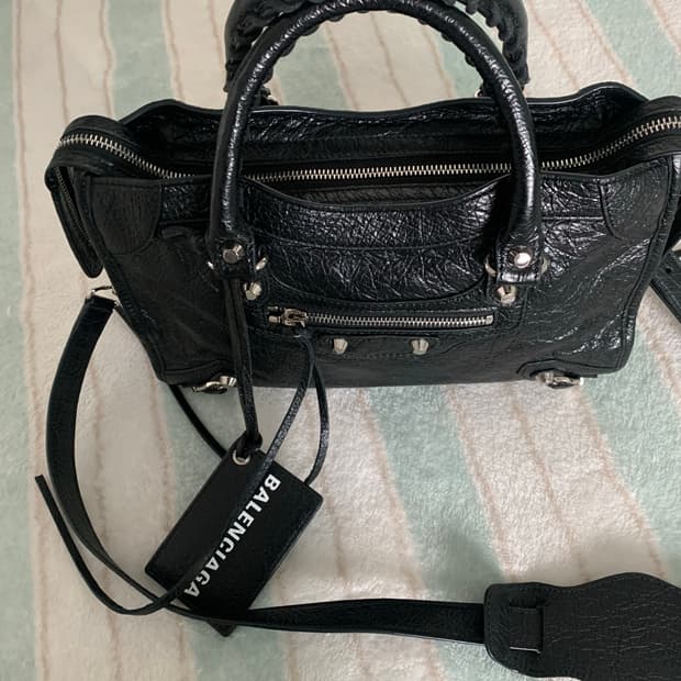 발렌시아가 스몰 모터백 시티백 레터링 블랙 은장