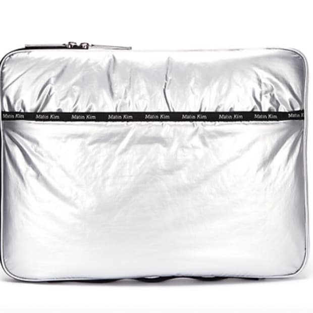 마뗑킴 GLOSSY SMART CLUTCH BIG BAG 노트북 파우치