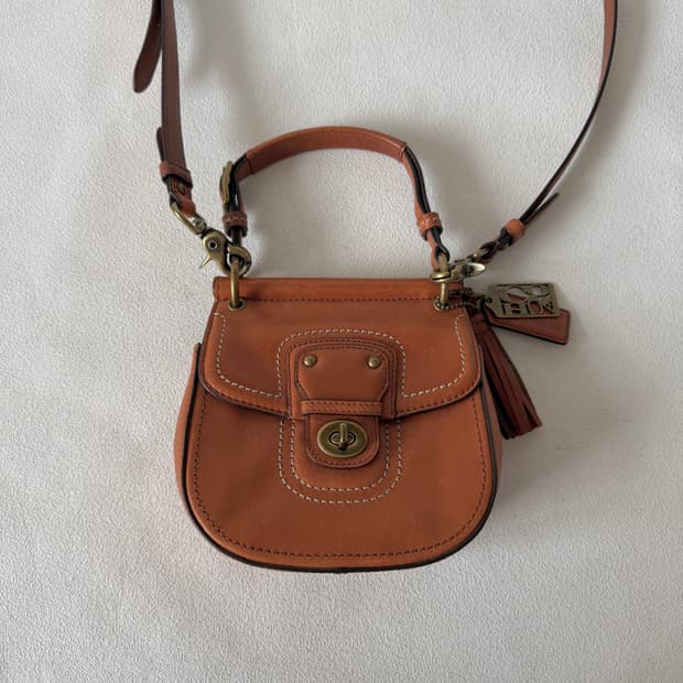 코치(COACH) 레더 토트 크로스백