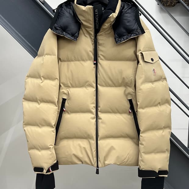 몽클레어 22FW 그래노블 몽제테크 베이지 패딩 자켓