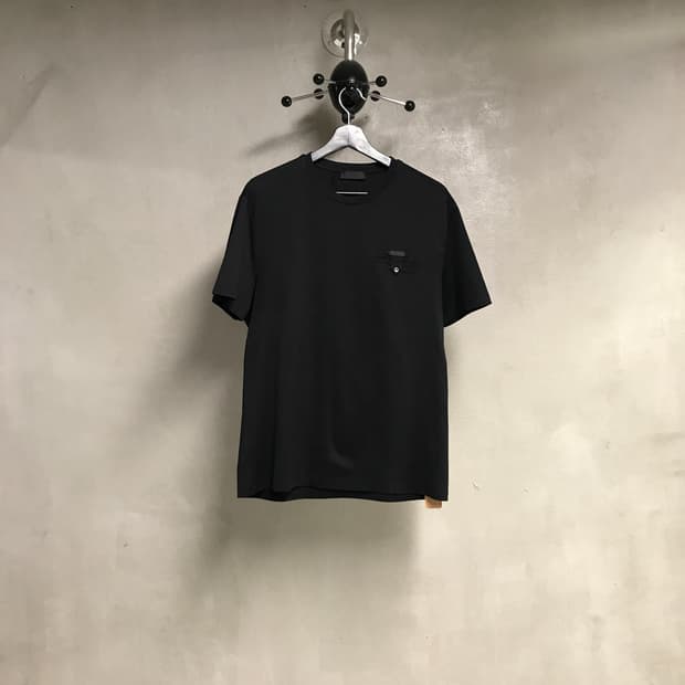 프라다 블랙 반팔 티셔츠 L