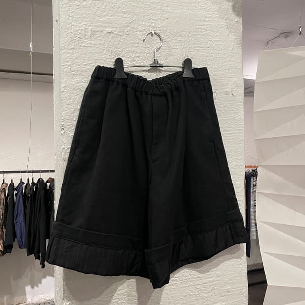 꼼데가르송 블랙 폴딩 디테일 쇼츠
