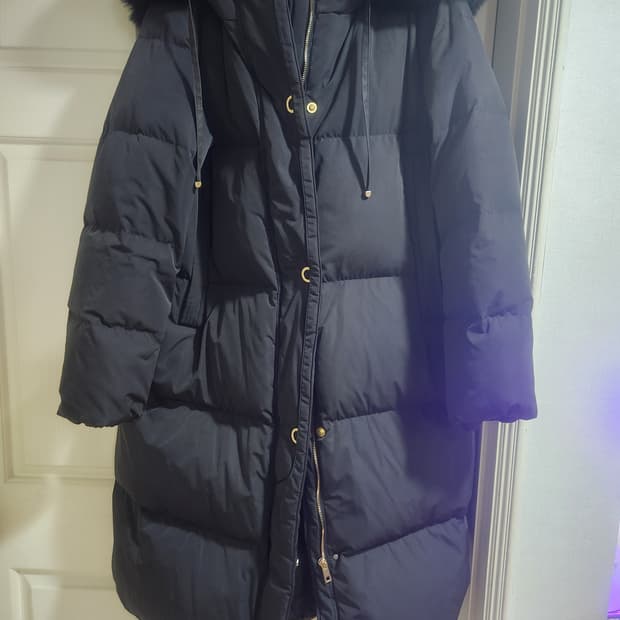 SJ WANI 블랙 퍼 후드 롱패딩