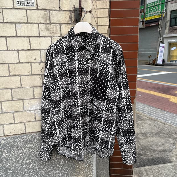 꼼데가르송 블랙 추상적 프린팅 긴팔셔츠